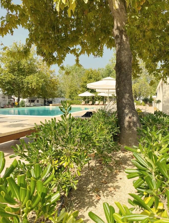 Mareleon Beach Resort Ofrínion Exterior foto